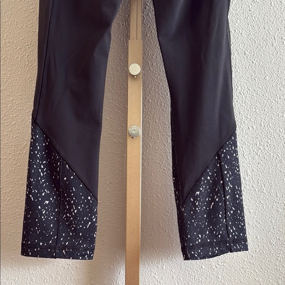 Lululemon Give Me Qi Crop - Size 4, Mink Berry/Black, leggings - Picture 8 of 10